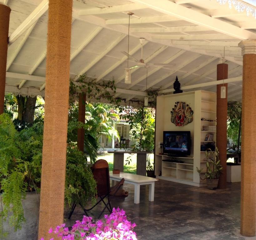 Fire Dragon Hideaway Hotel Negombo Exterior photo