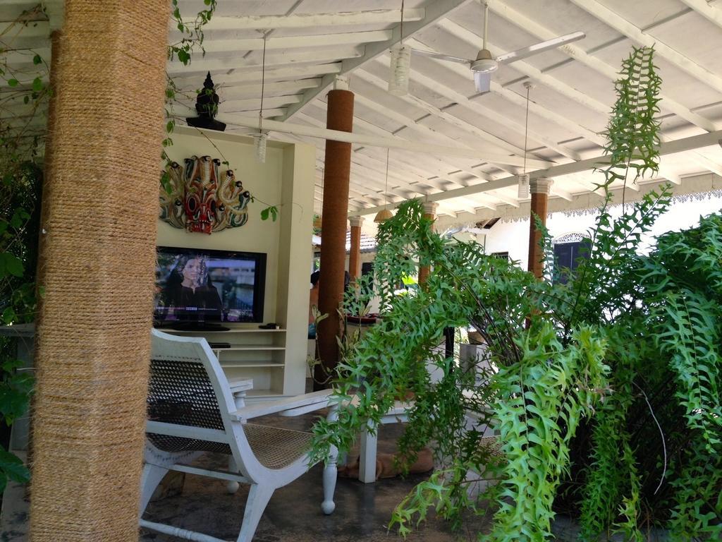 Fire Dragon Hideaway Hotel Negombo Exterior photo