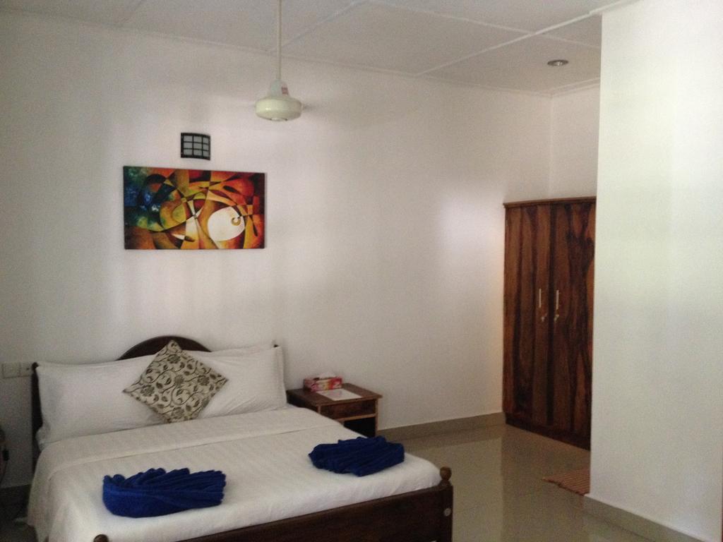 Fire Dragon Hideaway Hotel Negombo Room photo