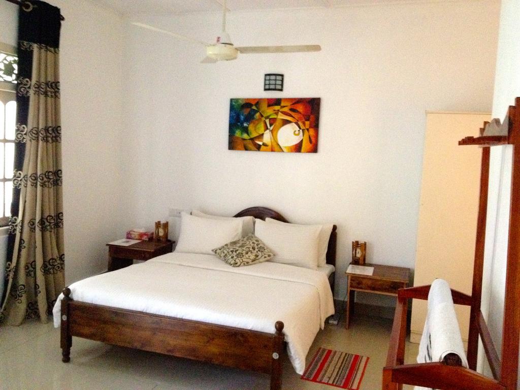 Fire Dragon Hideaway Hotel Negombo Room photo