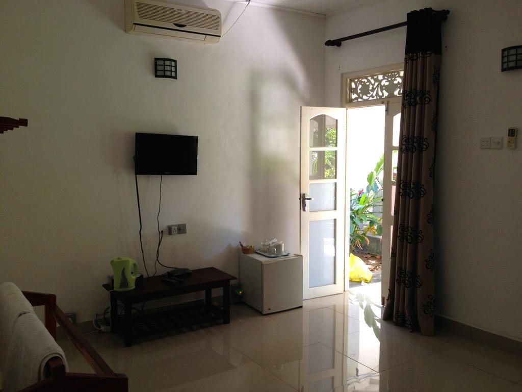 Fire Dragon Hideaway Hotel Negombo Room photo