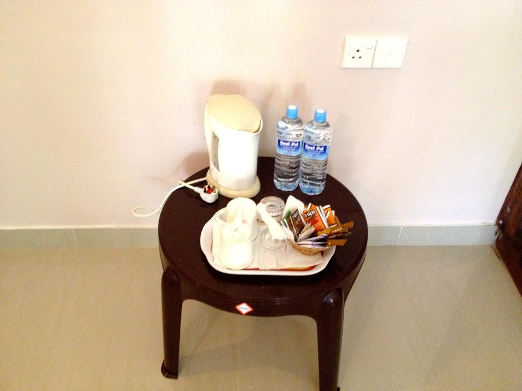 Fire Dragon Hideaway Hotel Negombo Room photo