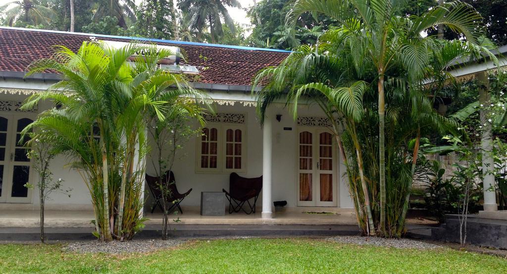 Fire Dragon Hideaway Hotel Negombo Exterior photo