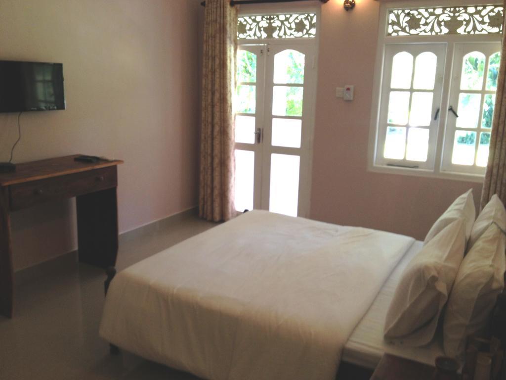 Fire Dragon Hideaway Hotel Negombo Room photo
