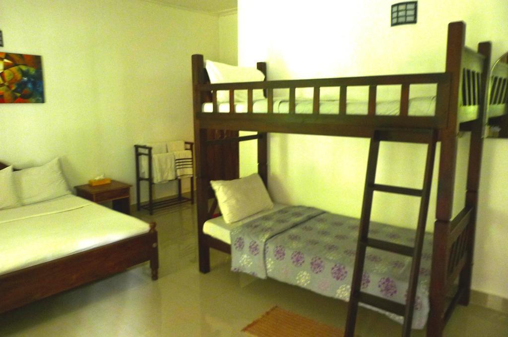 Fire Dragon Hideaway Hotel Negombo Exterior photo