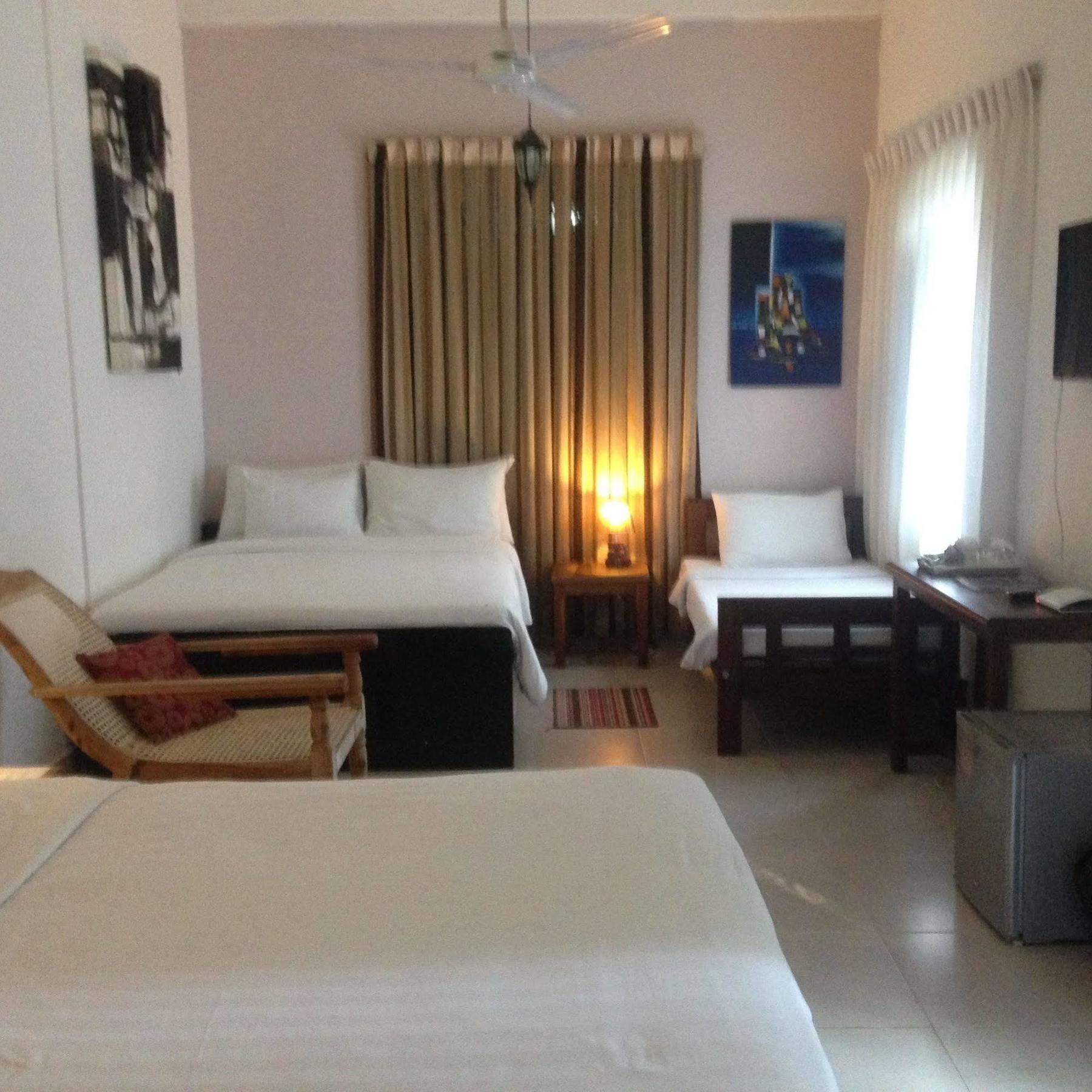 Fire Dragon Hideaway Hotel Negombo Exterior photo