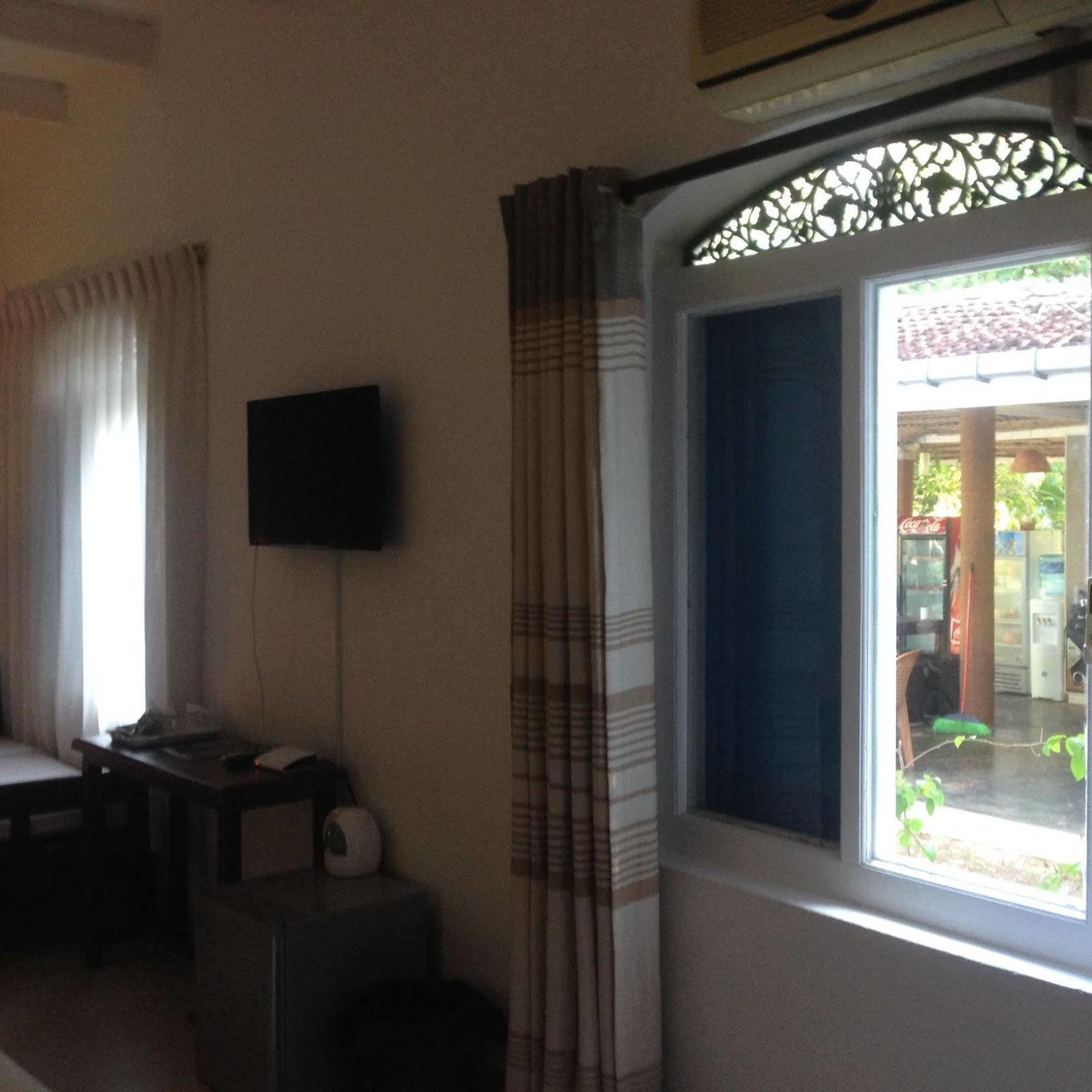 Fire Dragon Hideaway Hotel Negombo Exterior photo