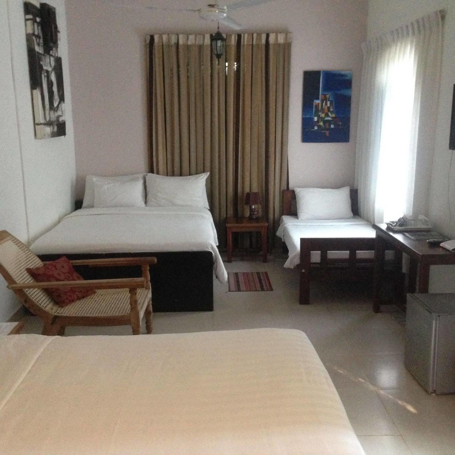 Fire Dragon Hideaway Hotel Negombo Exterior photo