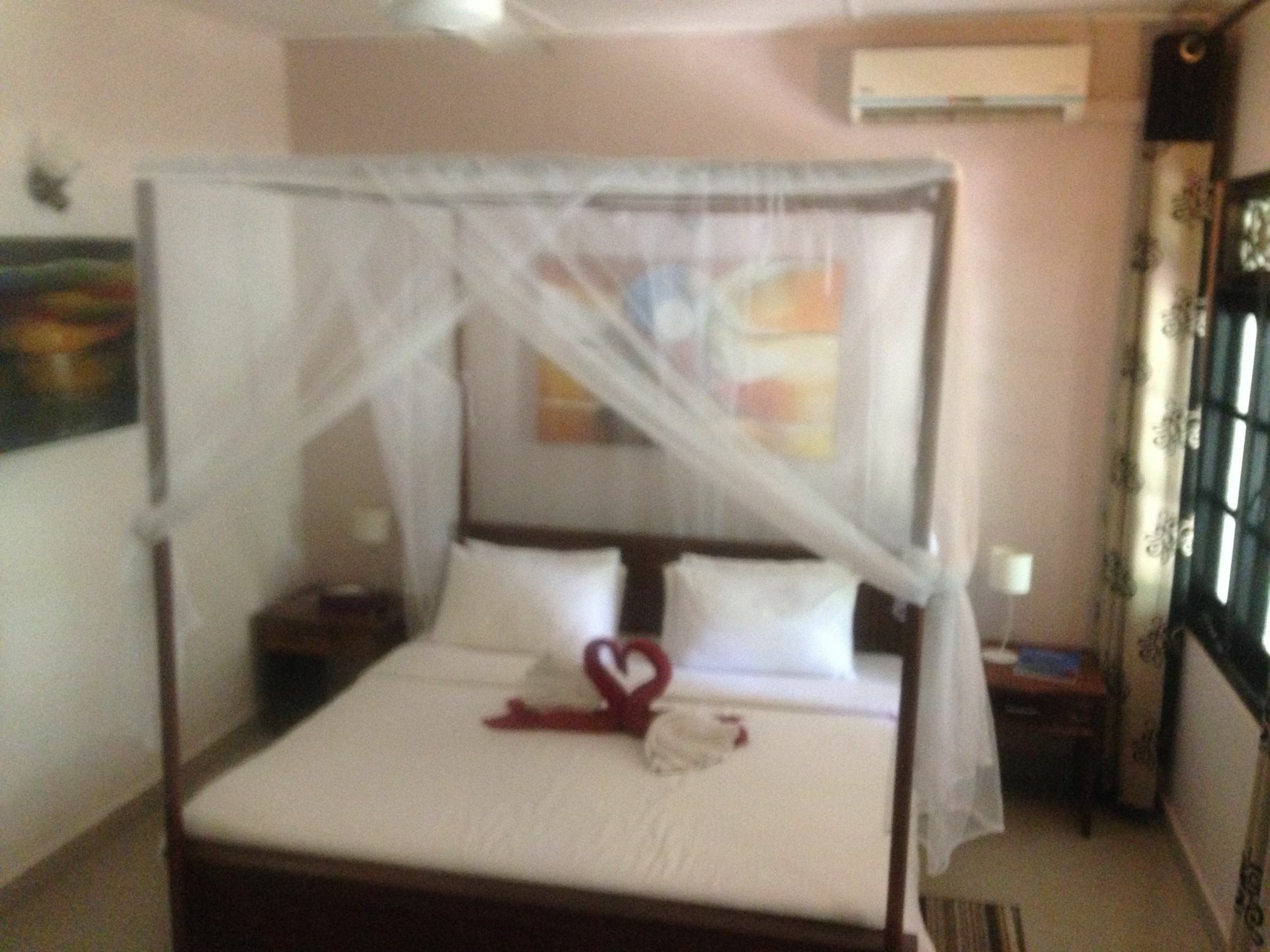 Fire Dragon Hideaway Hotel Negombo Exterior photo