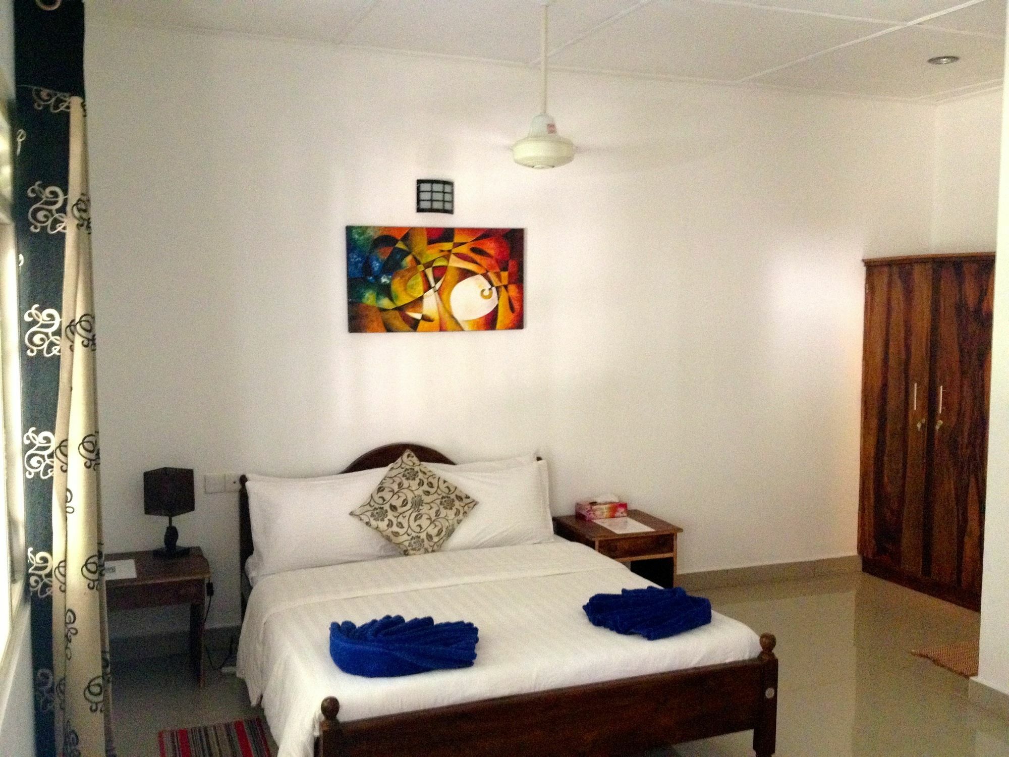 Fire Dragon Hideaway Hotel Negombo Exterior photo